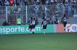 Imagens do gol de Rafael Carioca, do Atltico, aos 13 minutos do primeiro tempo