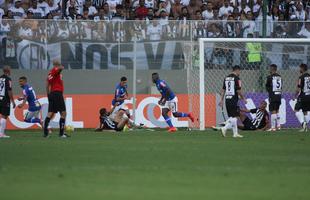 Depois de grande jogada de Arrascaeta, Riascos vira para o Cruzeiro no segundo tempo: 2 a 1