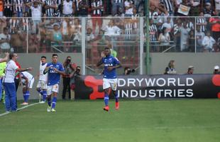 Depois de grande jogada de Arrascaeta, Riascos vira para o Cruzeiro no segundo tempo: 2 a 1