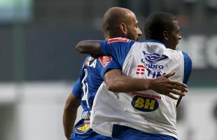 Bruno Rodrigo, de cabea, marcou o gol da vitria do Cruzeiro depois de falta cobrada por Arrascaeta: 3 a 2