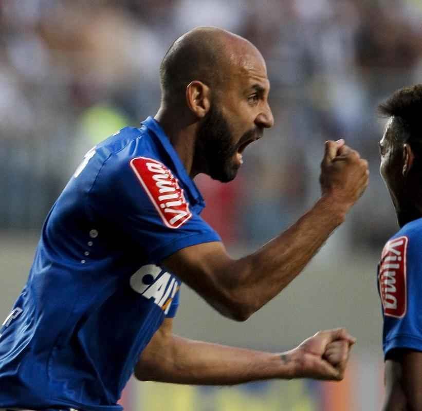 Bruno Rodrigo fez o gol da vitria, de cabea, depois de falta batida por Arrascaeta