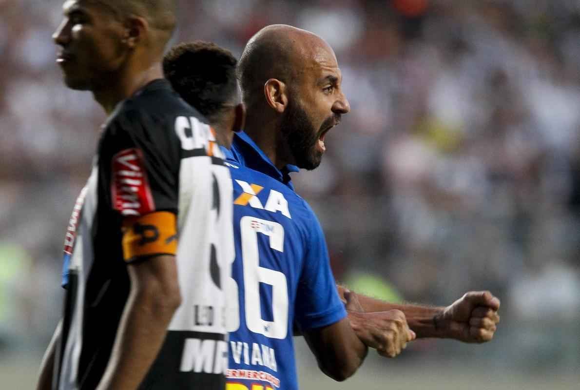 Bruno Rodrigo fez o gol da vitria, de cabea, depois de falta batida por Arrascaeta