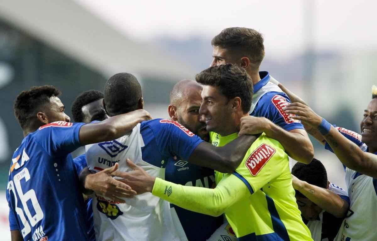 Bruno Rodrigo fez o gol da vitria, de cabea, depois de falta batida por Arrascaeta