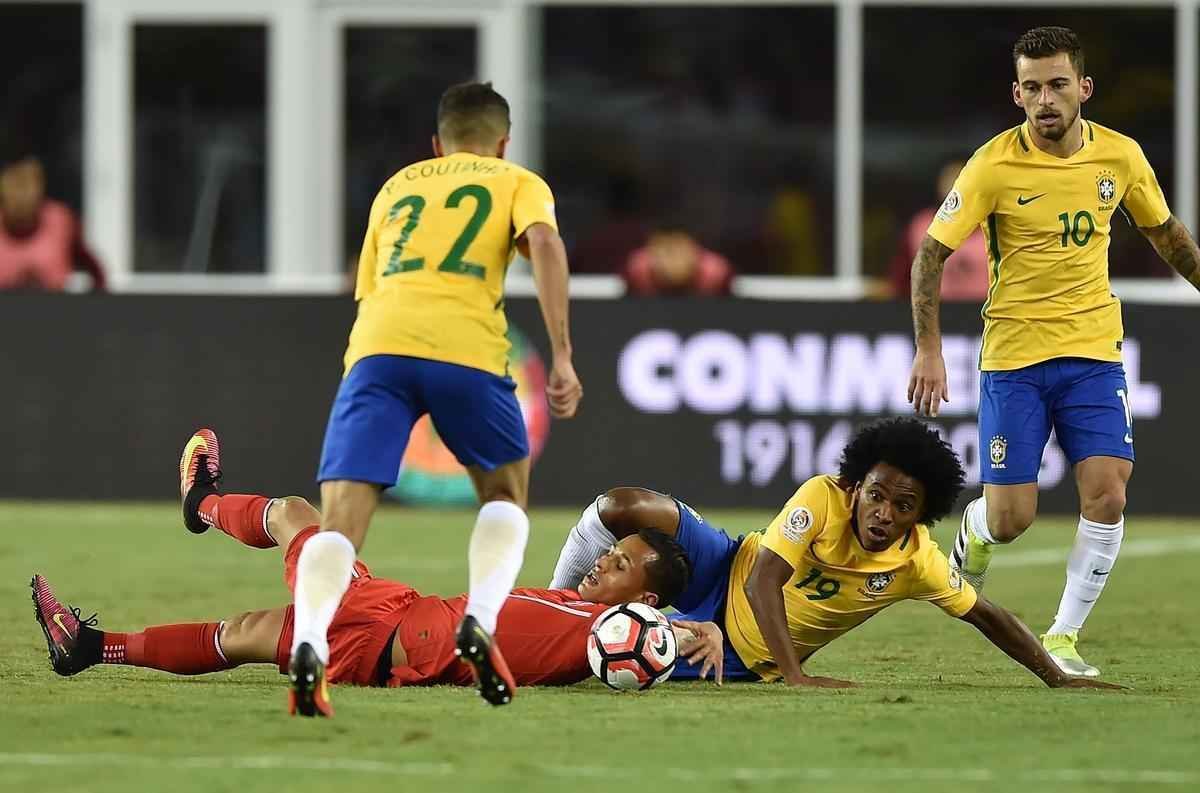 Imagens do duelo entre Brasil e Peru, em Foxborough (EUA), pela Copa Amrica