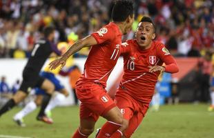 Ral Ruidaz marcou o gol de mo que deu a vitria ao Peru sobre a Seleo Brasileira