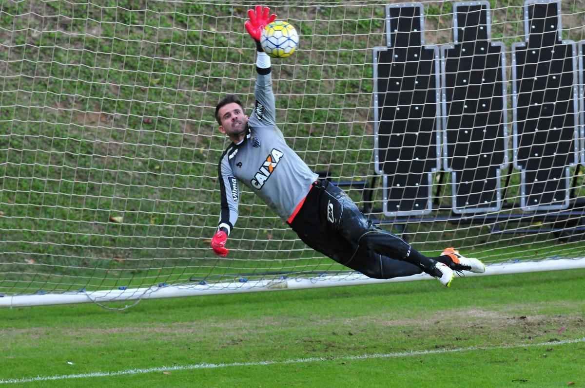 Equipe se prepara para partida contra o Internacional em dia que Pratto faz atividades fsicas