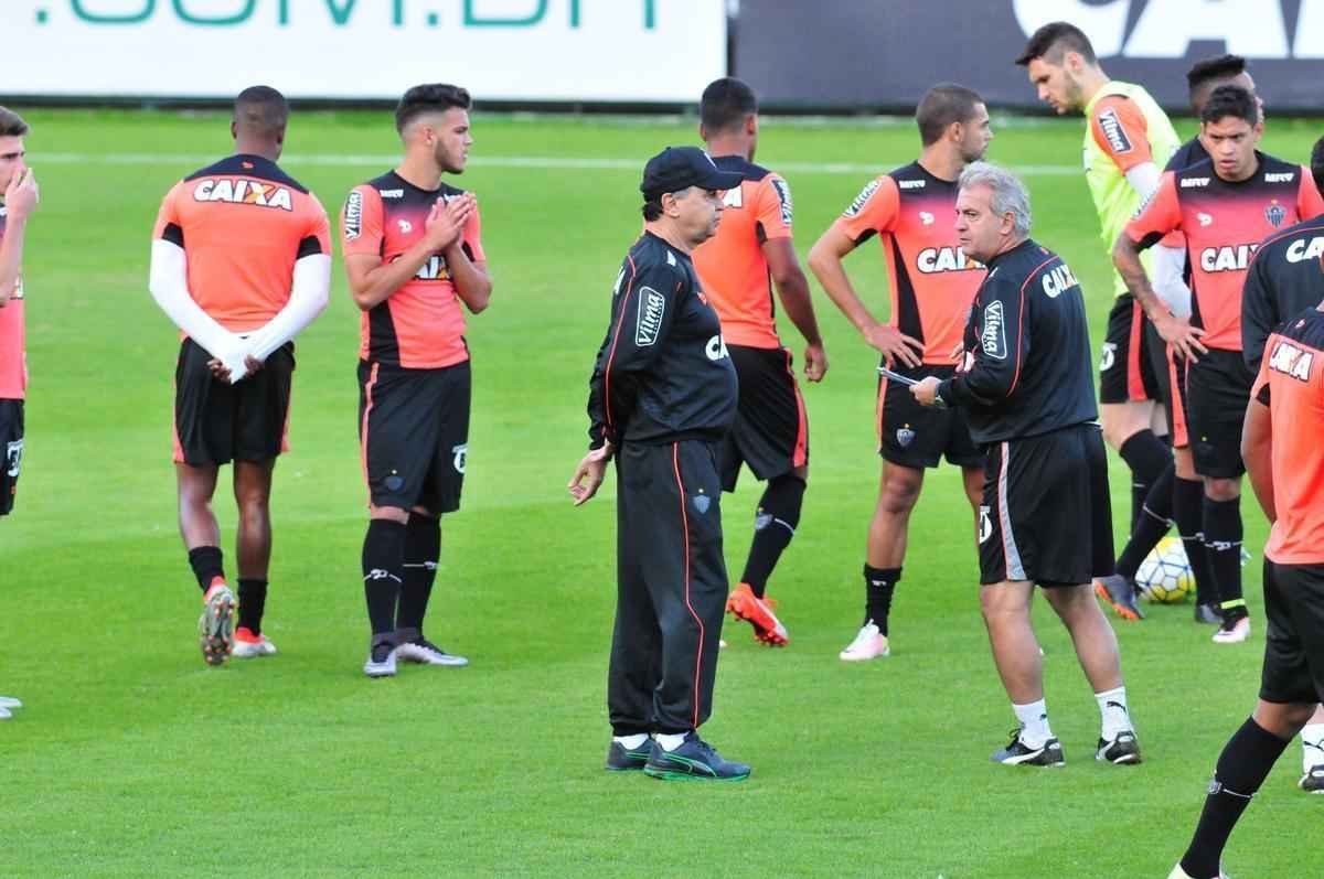 Equipe se prepara para partida contra o Internacional em dia que Pratto faz atividades fsicas