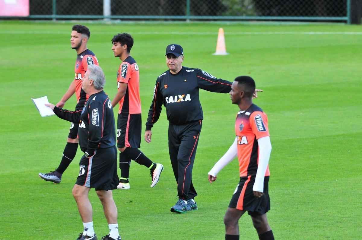 Equipe se prepara para partida contra o Internacional em dia que Pratto faz atividades fsicas