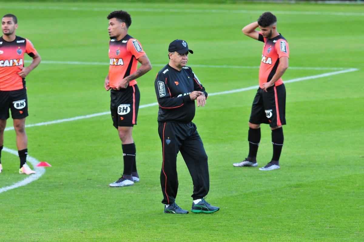 Equipe se prepara para partida contra o Internacional em dia que Pratto faz atividades fsicas