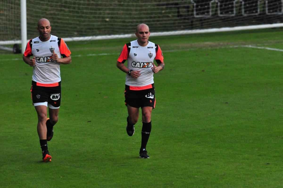 Lateral-esquerdo assinou contrato com o Atltico at o fim de 2018 e foi apresentado oficialmente