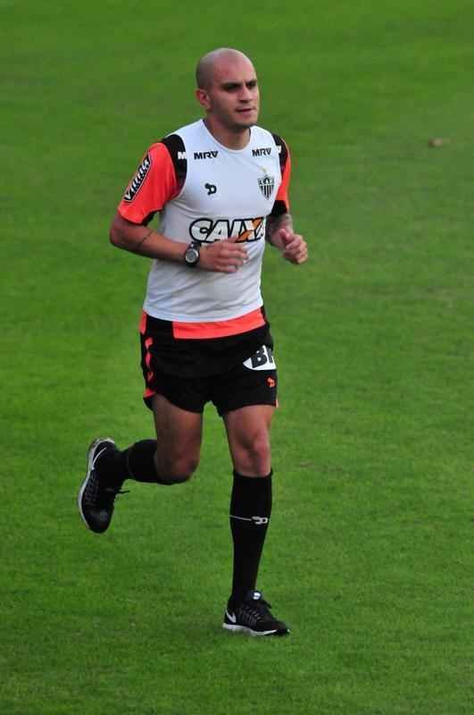 Lateral-esquerdo assinou contrato com o Atltico at o fim de 2018 e foi apresentado oficialmente