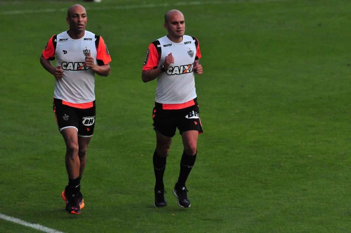 Lateral-esquerdo assinou contrato com o Atltico at o fim de 2018 e foi apresentado oficialmente