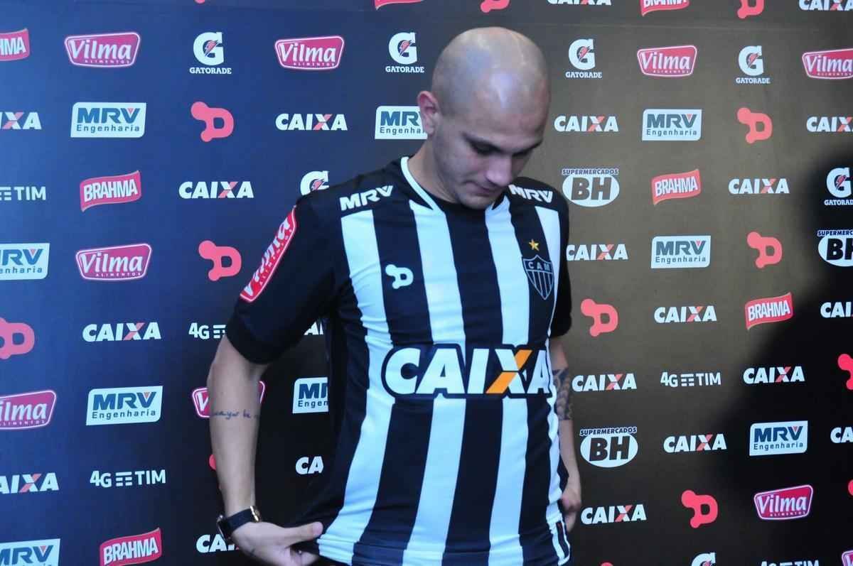 Lateral-esquerdo assinou contrato com o Atltico at o fim de 2018 e foi apresentado oficialmente