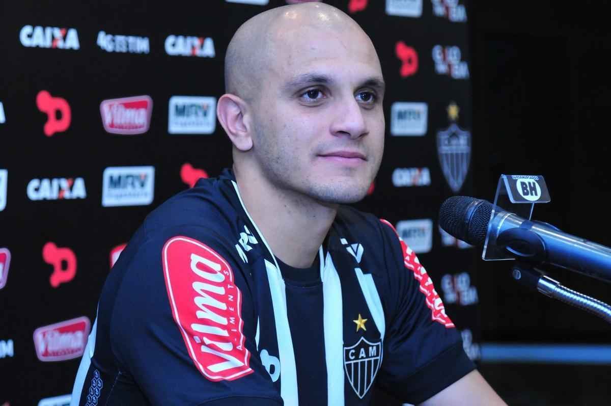 Lateral-esquerdo assinou contrato com o Atltico at o fim de 2018 e foi apresentado oficialmente