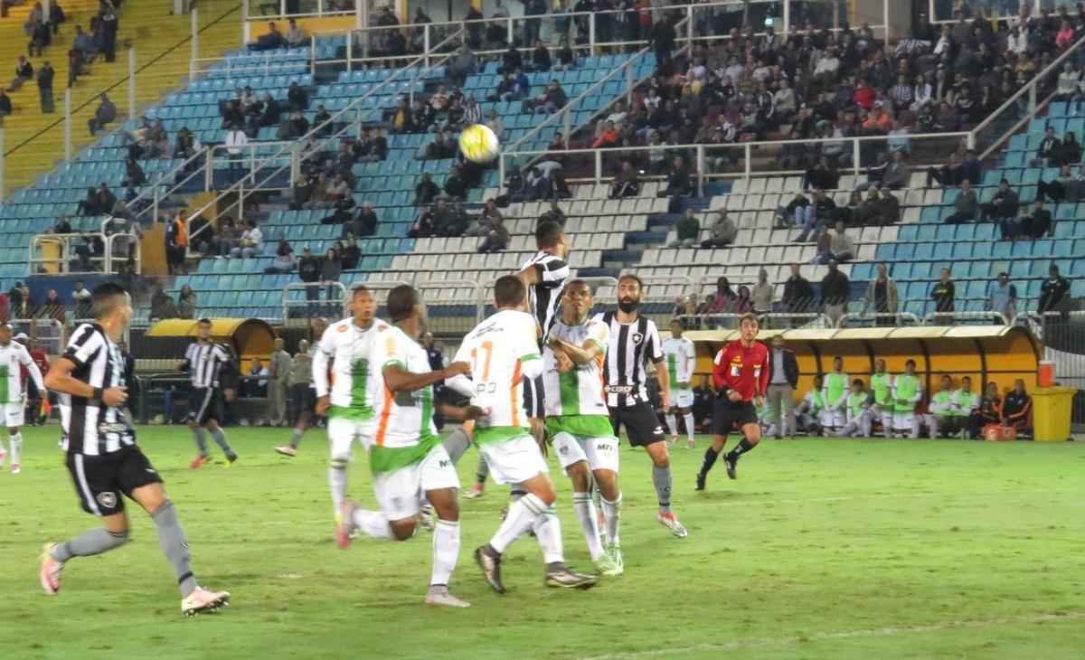 Alvinegro Carioca venceu por 3 a 1 e deixou o Alviverde na ltima colocao do Brasileiro