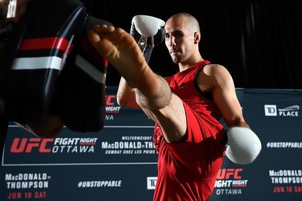 Treino aberto do UFC em Ottawa, no Canad - Rory MacDonald trabalha chute alto