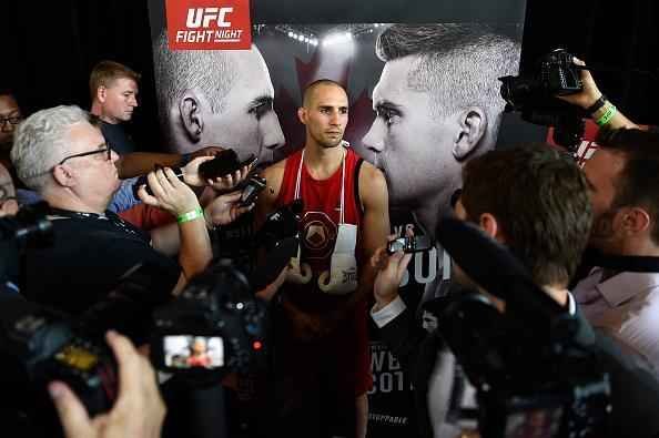 Treino aberto do UFC em Ottawa, no Canad - Rory MacDonald atende a imprensa
