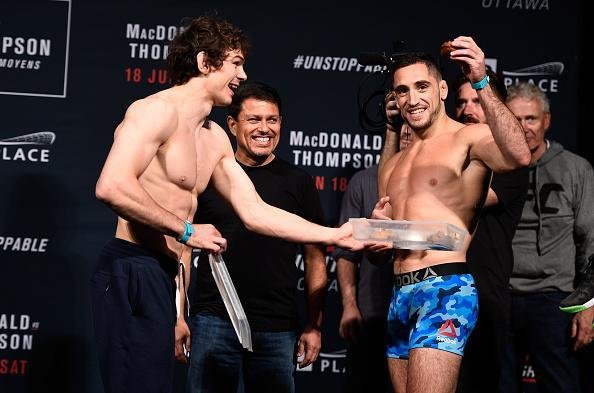Pesagem oficial do UFC Fight Night 89, em Ottawa - Olivier Aubin-Mercier (70,3kg) x Thibault Gouti (70,7kg)