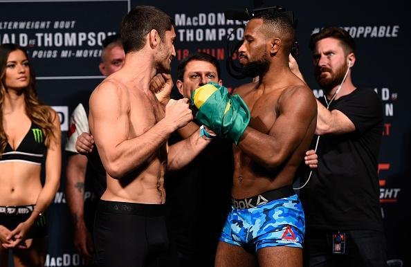 Pesagem oficial do UFC Fight Night 89, em Ottawa - Jason Saggo (70,3kg) x Leandro Silva (70,5kg)