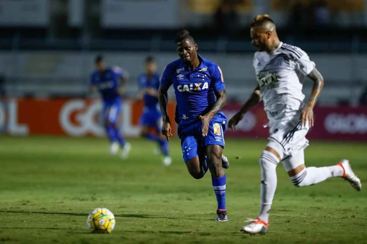 Com gols de Arrascaeta (2), Henrique e Alisson, Cruzeiro goleou a Ponte Preta e deixou o Z4 da Srie A