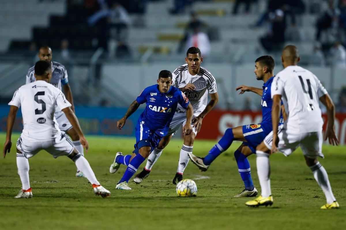Com gols de Arrascaeta (2), Henrique e Alisson, Cruzeiro goleou a Ponte Preta e deixou o Z4 da Srie A