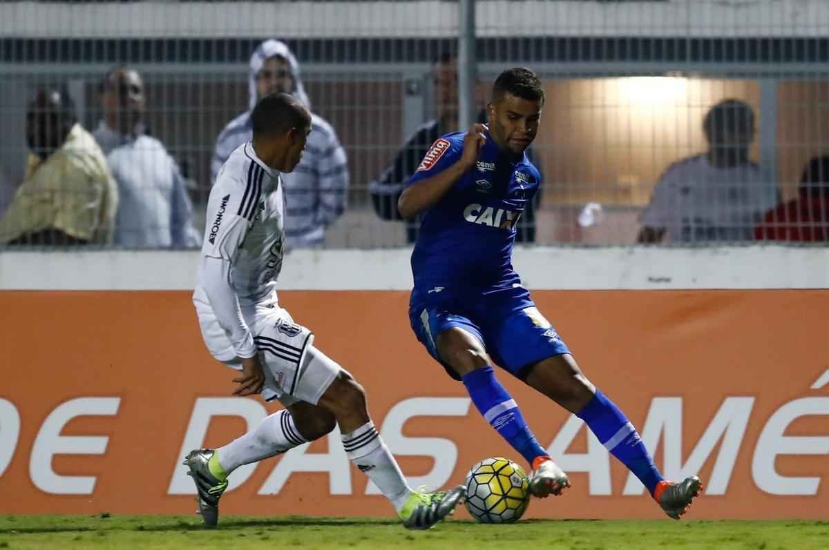 Com gols de Arrascaeta (2), Henrique e Alisson, Cruzeiro goleou a Ponte Preta e deixou o Z4 da Srie A