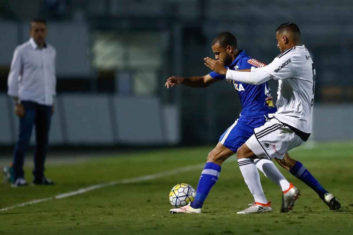 Com gols de Arrascaeta (2), Henrique e Alisson, Cruzeiro goleou a Ponte Preta e deixou o Z4 da Srie A