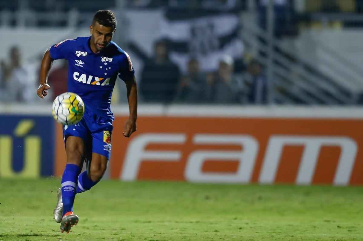 Com gols de Arrascaeta (2), Henrique e Alisson, Cruzeiro goleou a Ponte Preta e deixou o Z4 da Srie A