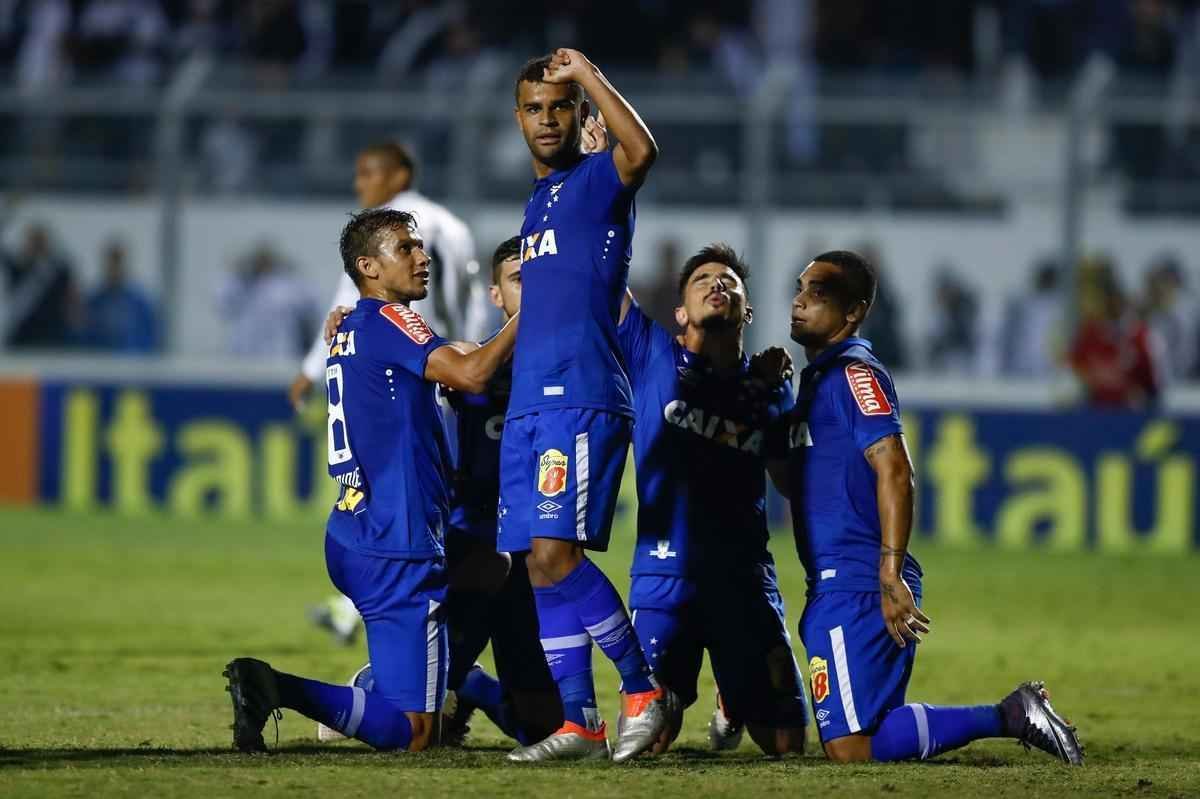 Com gols de Arrascaeta (2), Henrique e Alisson, Cruzeiro goleou a Ponte Preta e deixou o Z4 da Srie A
