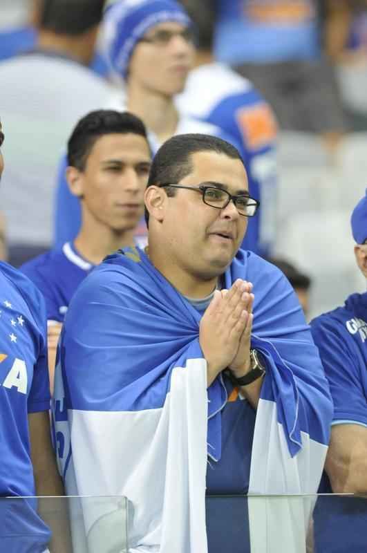Torcedor do Cruzeiro marcou presena e fez barulho em jogo contra o Palmeiras, no Mineiro