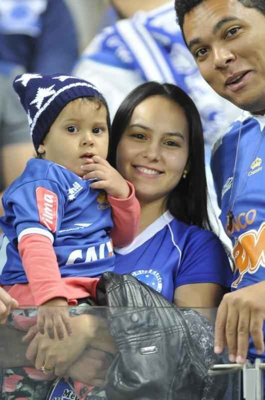 Torcedor do Cruzeiro marcou presena e fez barulho em jogo contra o Palmeiras, no Mineiro