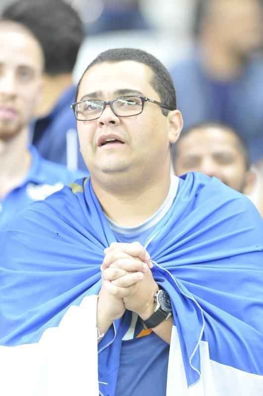 Torcedor do Cruzeiro marcou presena e fez barulho em jogo contra o Palmeiras, no Mineiro