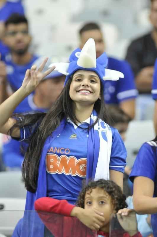 Torcedor do Cruzeiro marcou presena e fez barulho em jogo contra o Palmeiras, no Mineiro
