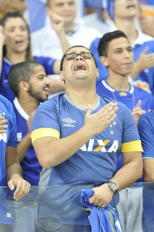 Torcedor do Cruzeiro marcou presena e fez barulho em jogo contra o Palmeiras, no Mineiro