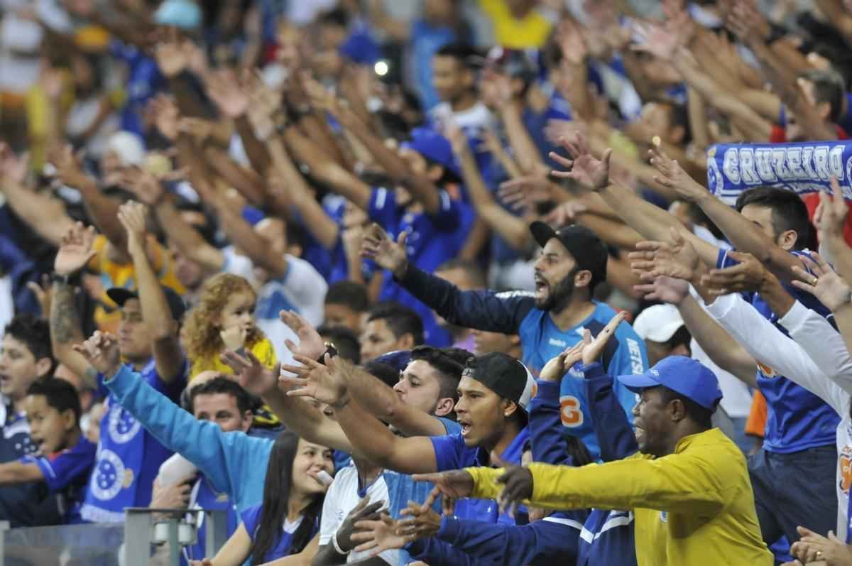Torcedor do Cruzeiro marcou presena e fez barulho em jogo contra o Palmeiras, no Mineiro