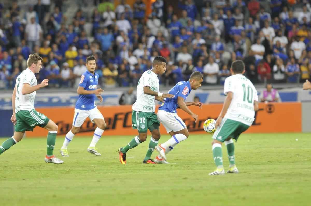 Fotos de Cruzeiro e Palmeiras no Mineiro