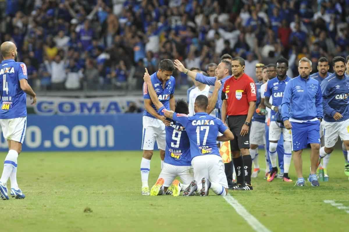 Fotos de Cruzeiro e Palmeiras no Mineiro