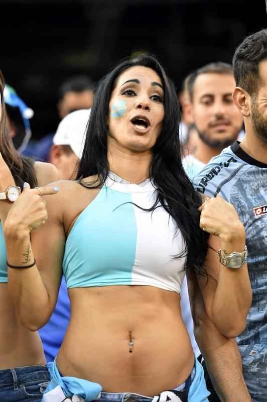 Caracterizados, torcedores de Chile e Argentina comparecem em bom nmero em Nova Jersey 