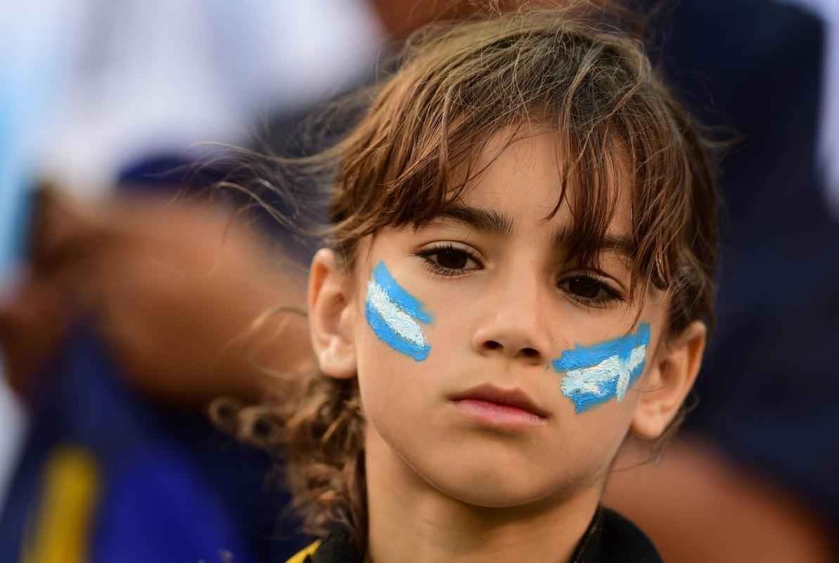 Caracterizados, torcedores de Chile e Argentina comparecem em bom nmero em Nova Jersey 