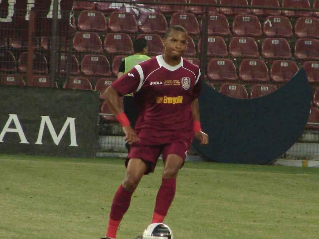 Lateral-esquerdo Edimar, de 30 anos, est prximo de acordo com o Cruzeiro por duas temporadas