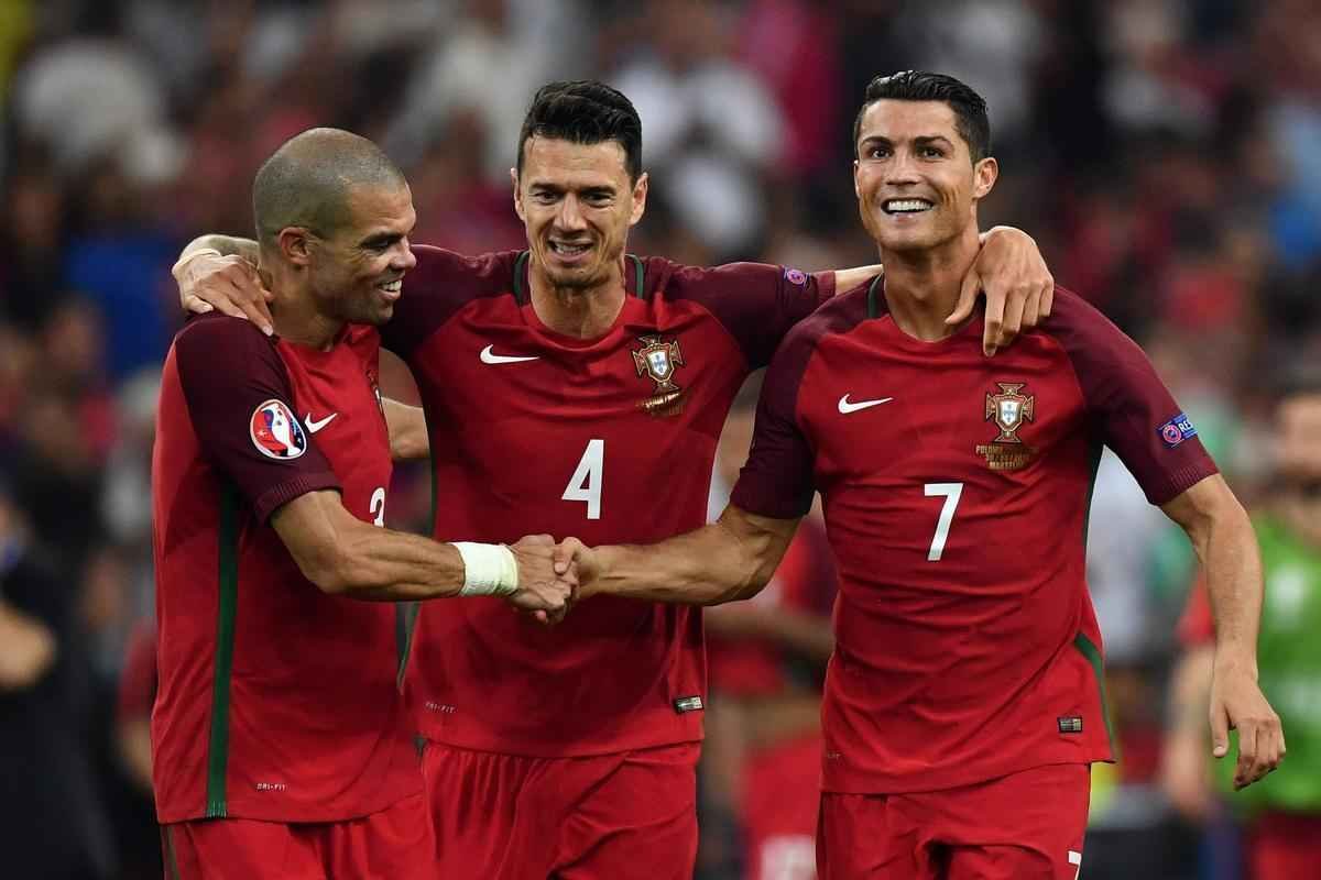 Jogadores de Portugal foram ao delrio com vaga na semifinal da Euro; na Polnia, decepo