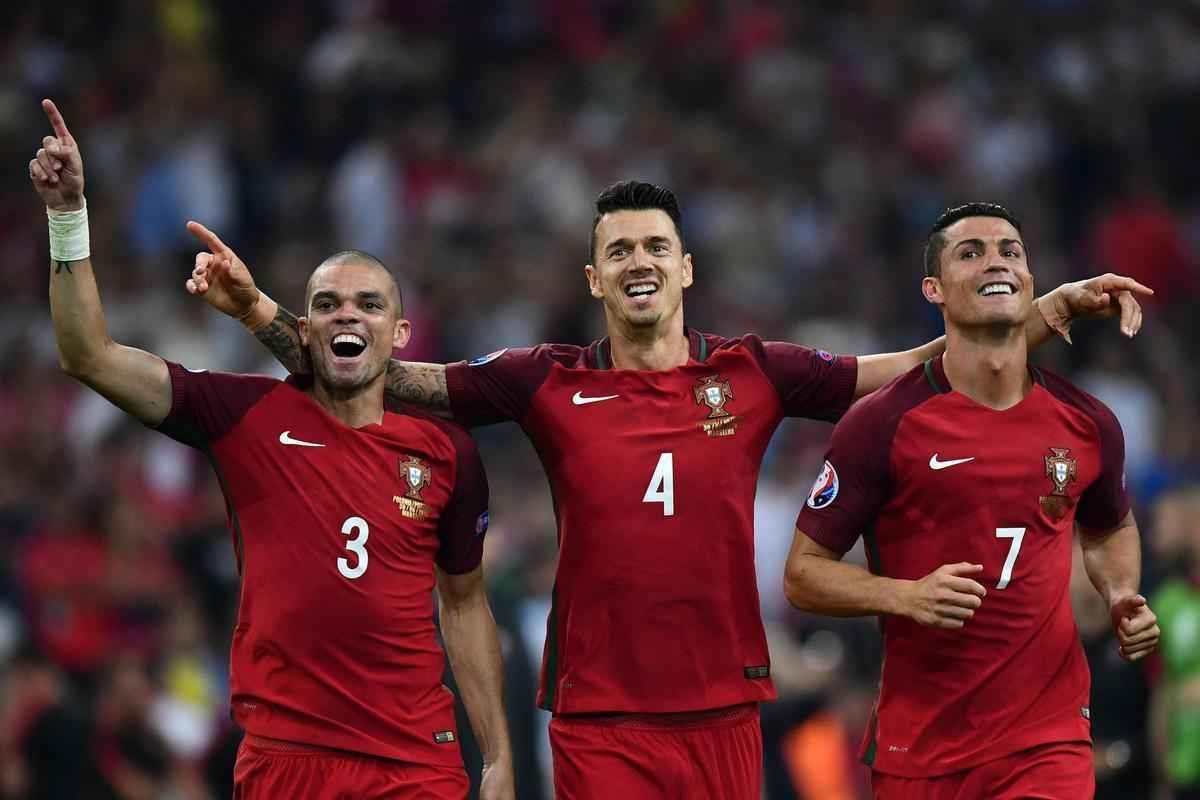 Jogadores de Portugal foram ao delrio com vaga na semifinal da Euro; na Polnia, decepo
