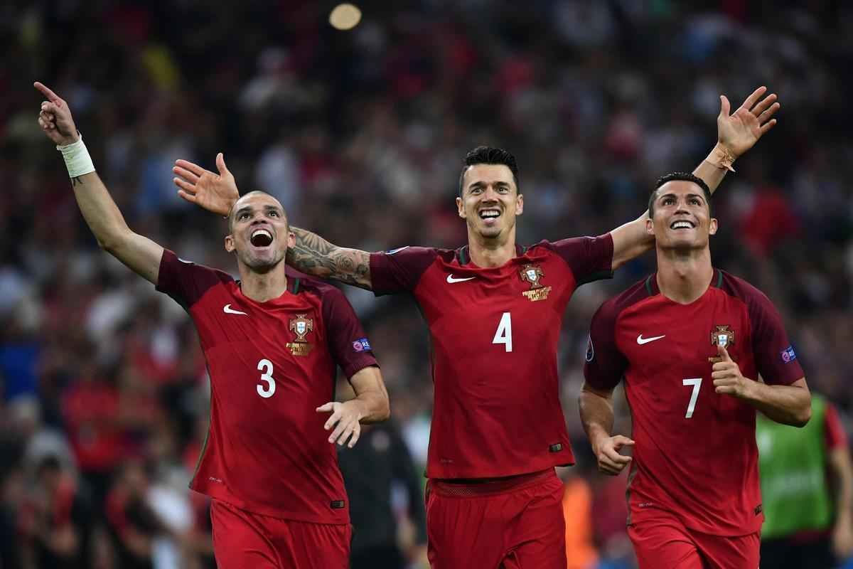 Jogadores de Portugal foram ao delrio com vaga na semifinal da Euro; na Polnia, decepo