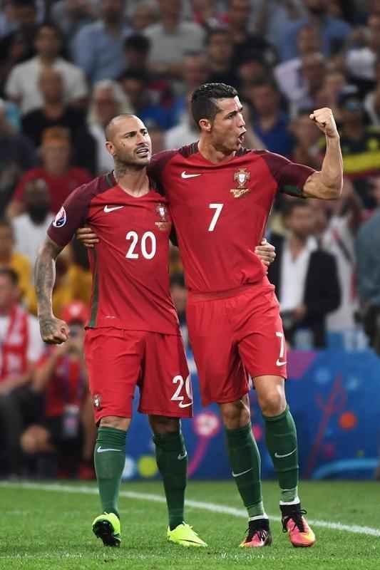 Jogadores de Portugal foram ao delrio com vaga na semifinal da Euro; na Polnia, decepo