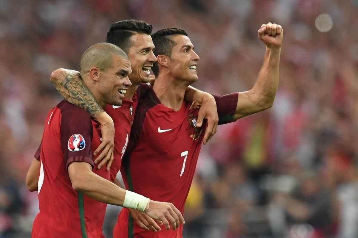 Jogadores de Portugal foram ao delrio com vaga na semifinal da Euro; na Polnia, decepo