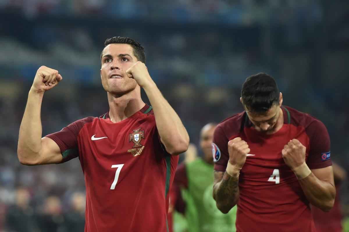Jogadores de Portugal foram ao delrio com vaga na semifinal da Euro; na Polnia, decepo