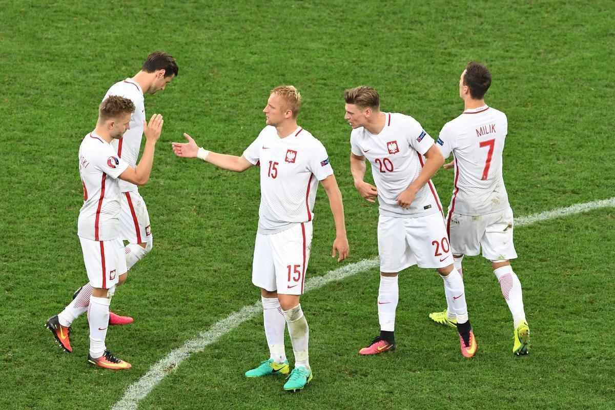 Jogadores de Portugal foram ao delrio com vaga na semifinal da Euro; na Polnia, decepo