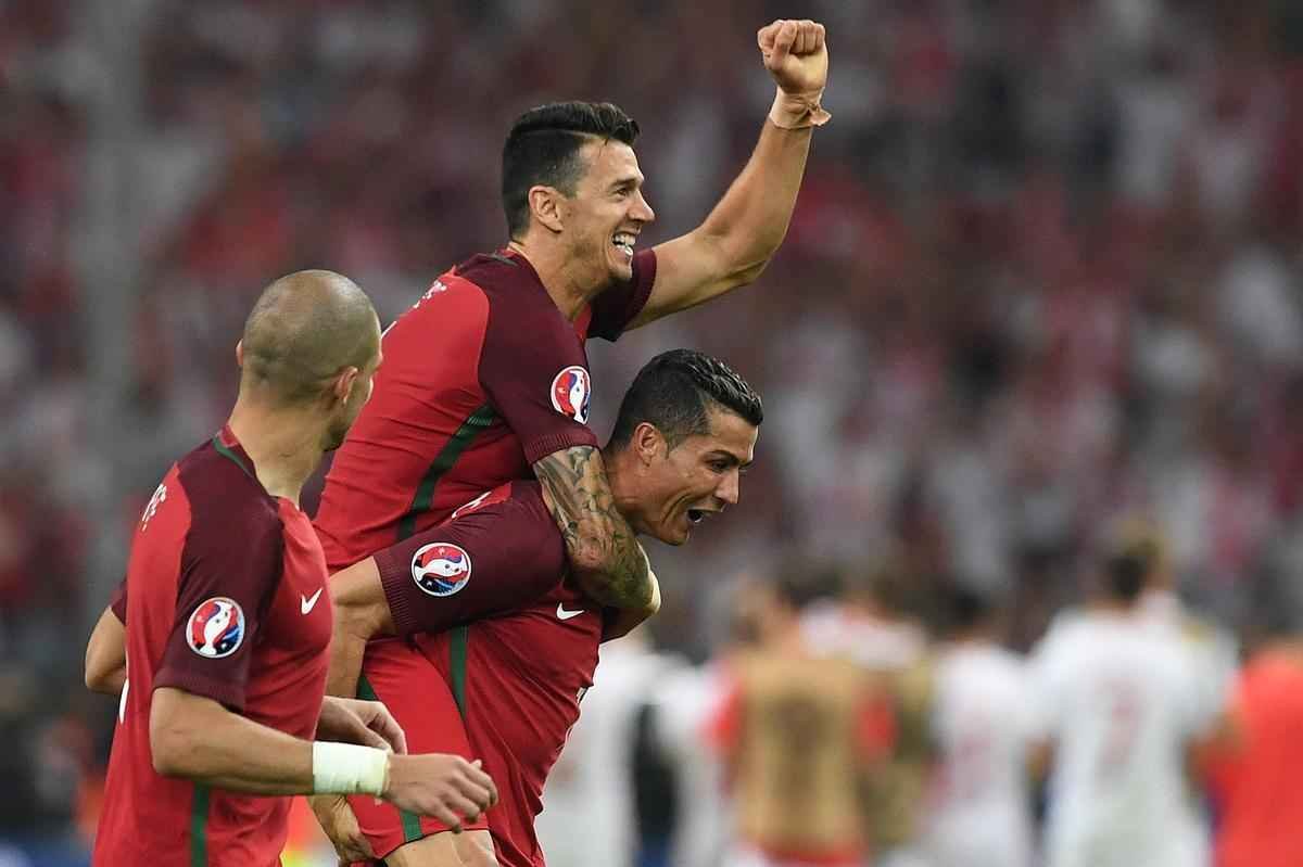 Jogadores de Portugal foram ao delrio com vaga na semifinal da Euro; na Polnia, decepo