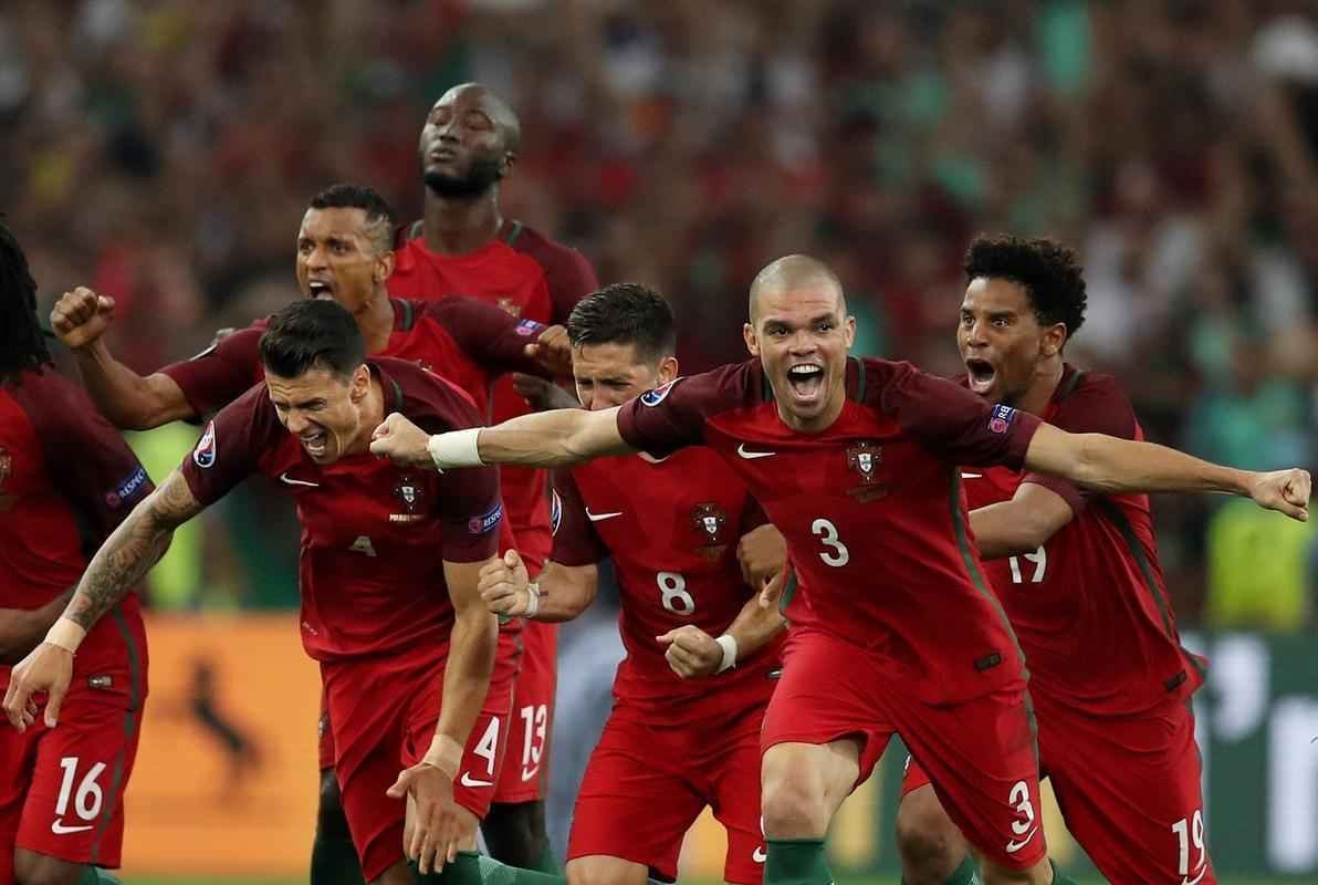 Jogadores de Portugal foram ao delrio com vaga na semifinal da Euro; na Polnia, decepo