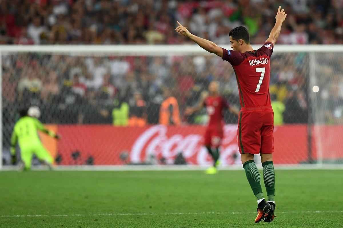 Jogadores de Portugal foram ao delrio com vaga na semifinal da Euro; na Polnia, decepo